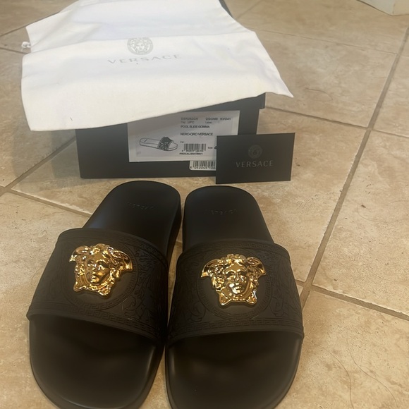 NIB Authentic Versace shoes pool slides black gold 3 D Medusa European 40- US 9 - Picture 11 of 16